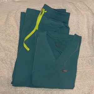 Figs Marine Cactus green women’s scrub set Catarina top, high waisted Zola pant